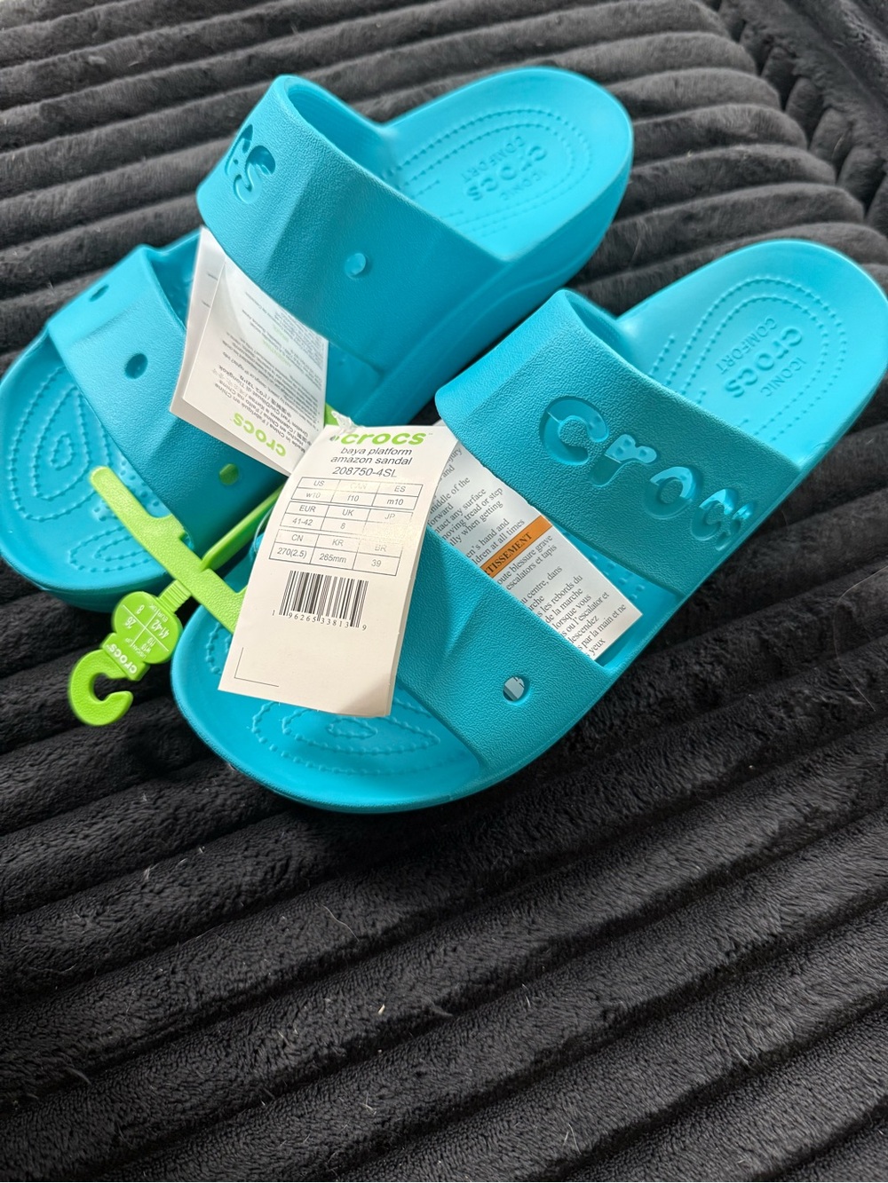CROCS Classic Slide Sandal in Bright Turquoise